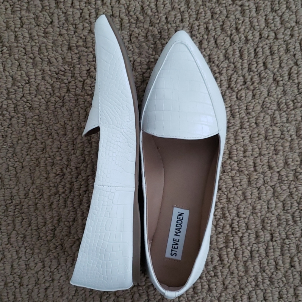 Steve Madden White Pointed Loafers